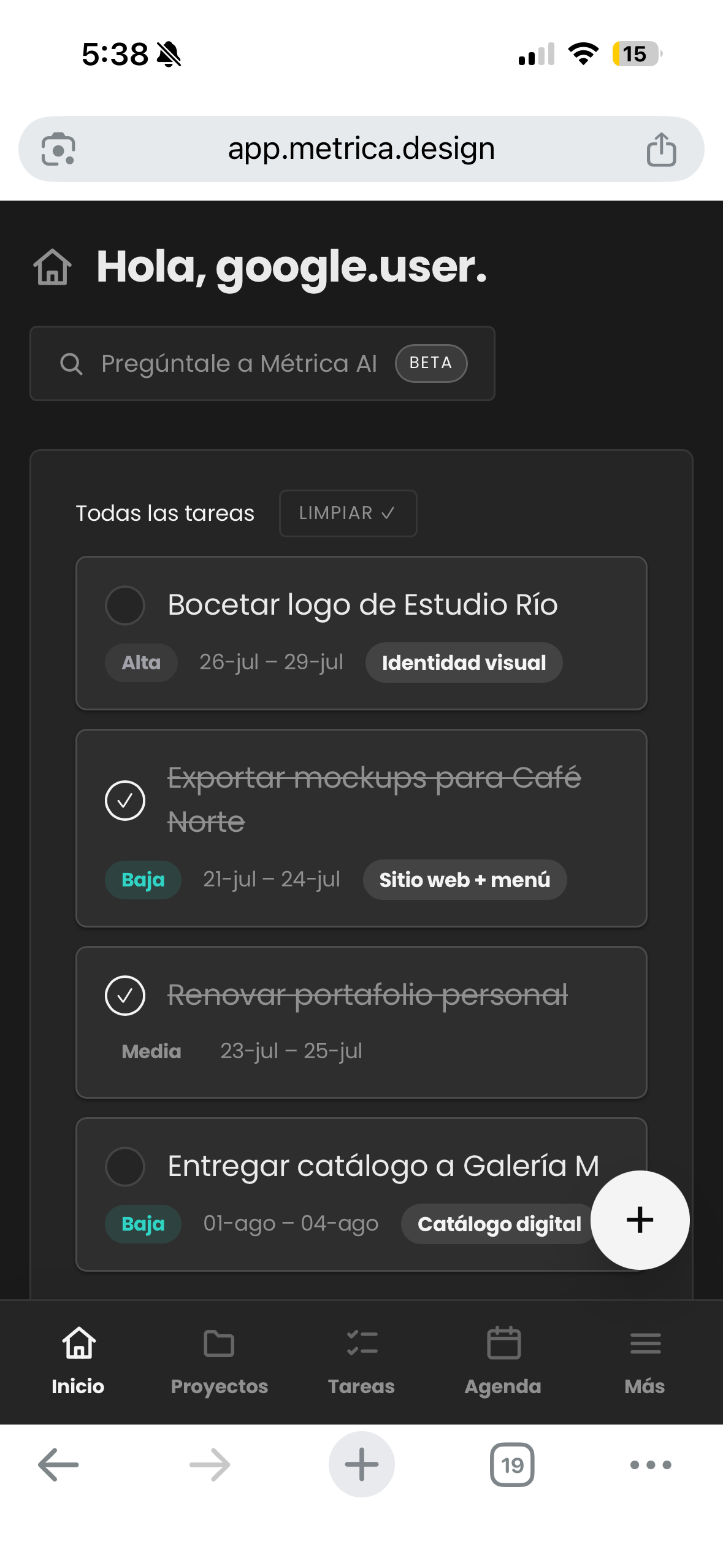Dashboard móvil real de Métrica en modo oscuro